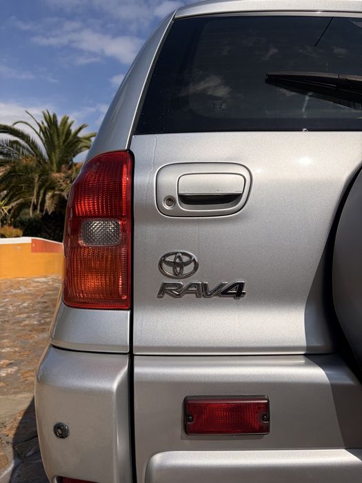Toyota RAV4 2.0 D-4D 4x4 (2003) - Excelente Estado