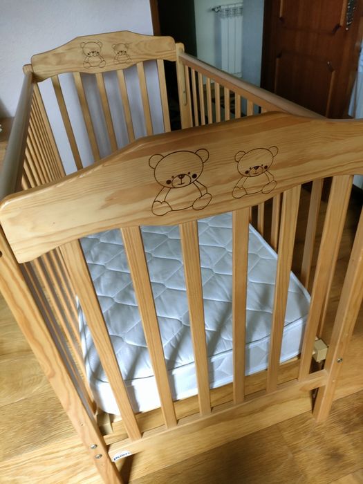 Cama de bébé com colchao, como nova