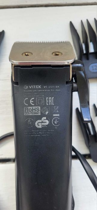 Машинка для стрижки Vitek VT-2511 BK