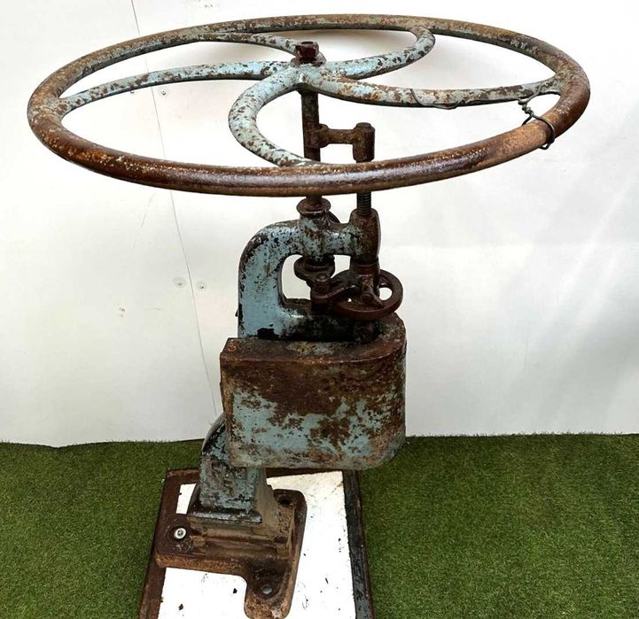 Maquina de perfuração manual anos 20, incompleta 115 cm de altura