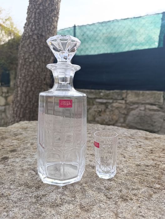 Decantador e copos de cristal