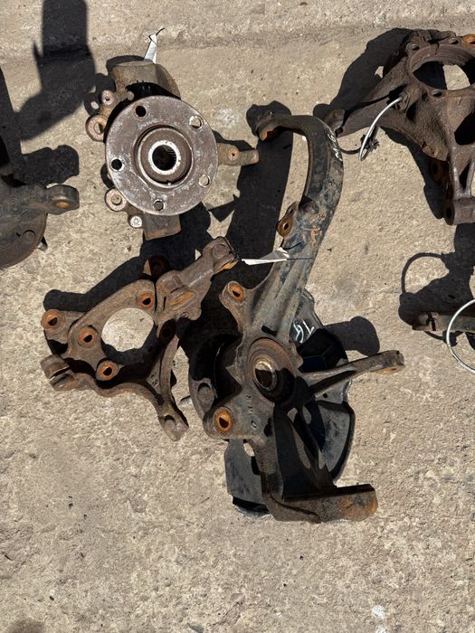 Кулак,цапфа Mazda сх 5 , КЕ,6GJ, GG, Mazda 3BL