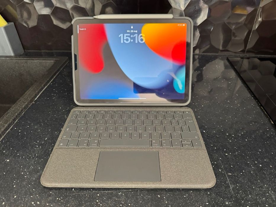 iPad Air 5 gen 256 GB Wi-Fi + Apple Pencil 2 + Logitech Folio Touch