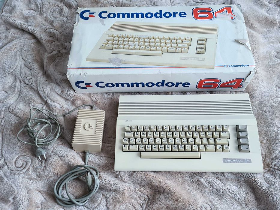Commodore C64 BOX zasilacz sprawny