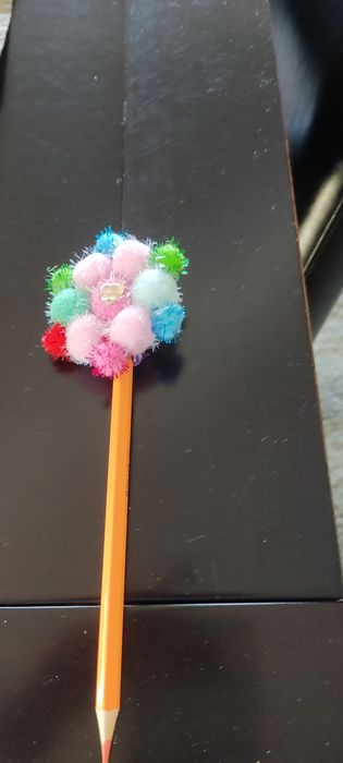 Lápis + ponteira pompom, etc