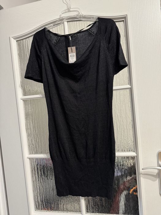 Czarna sukienka z połyskiem