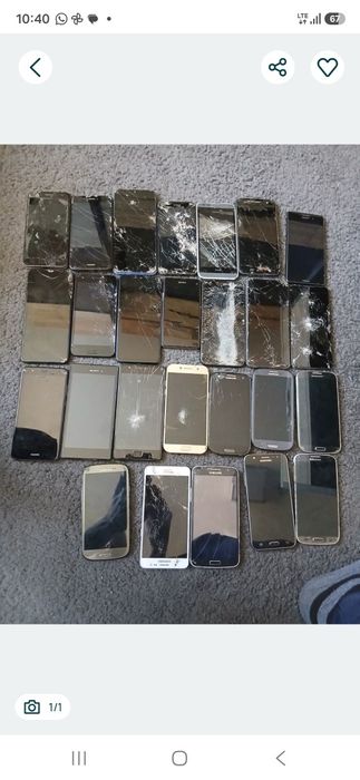 Zestaw uszkodzonych telefonów