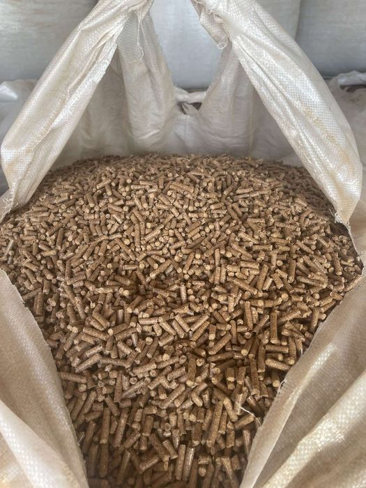 Продаю паливні пелети соснові