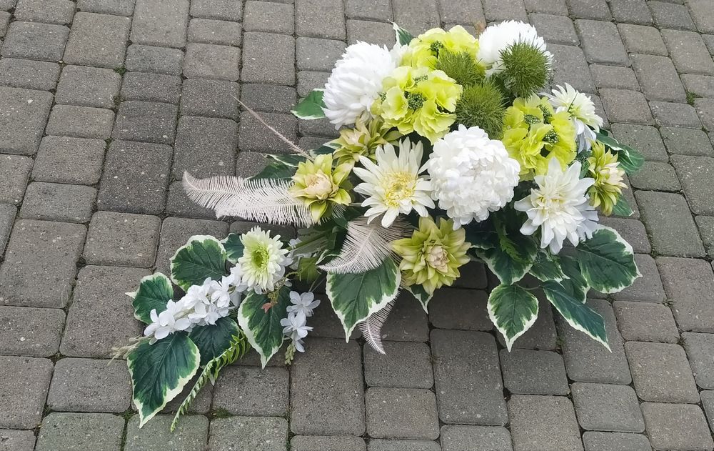 Wiązanka na cmentarz, Kompozycja kwiatowa na cmentarz, Stroik na grób