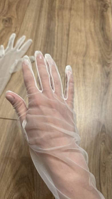 Koronkowe rekawiczki  z perłami do slubu