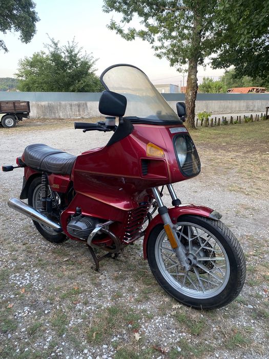 Moto BMW R65 com matrícula nacional