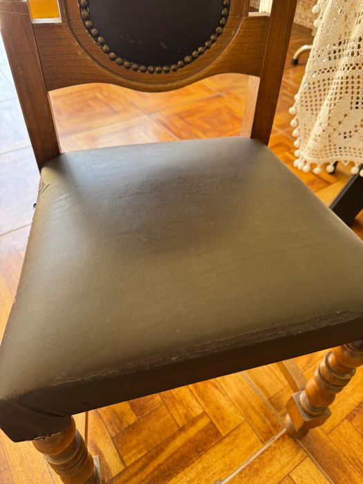 6 Cadeiras de madeira