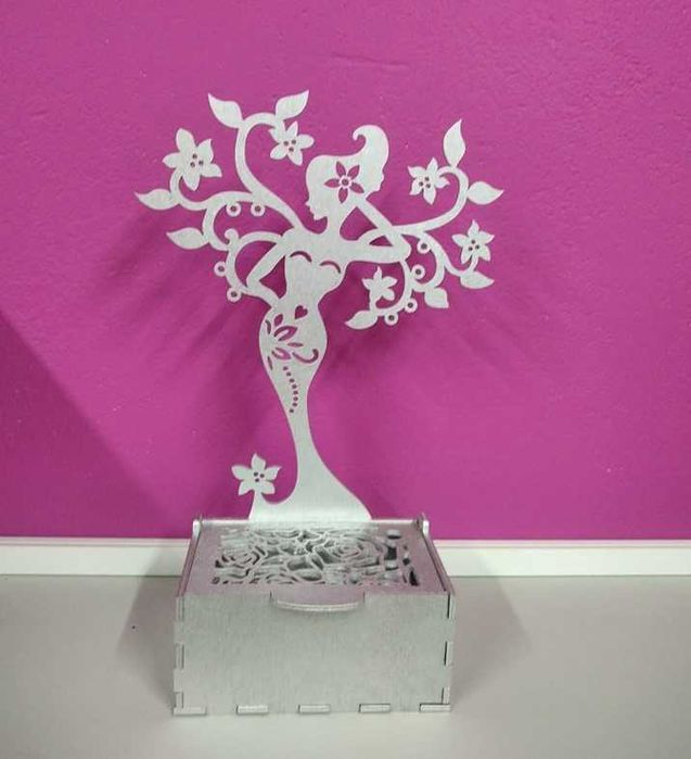 Stojak na biżuterie szkatułka Dzień Kobiet