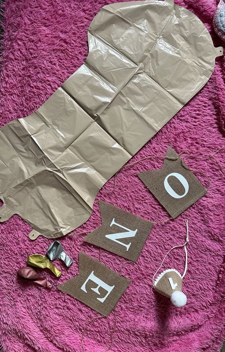 Ковпак, надпис ONE, кулька, гірлянда  на рочок святкова атрибутика