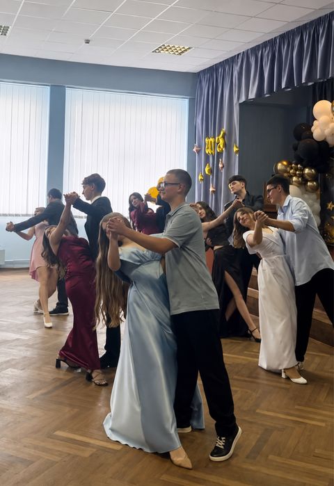 Хореограф випускних танців/ весільних вальсів