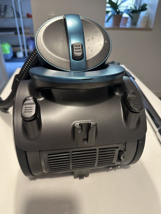 Aspirador sem saco em otimo estado marca KUBO