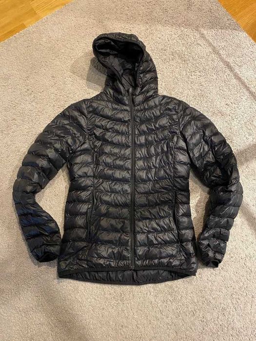 Куртка тепла стильна