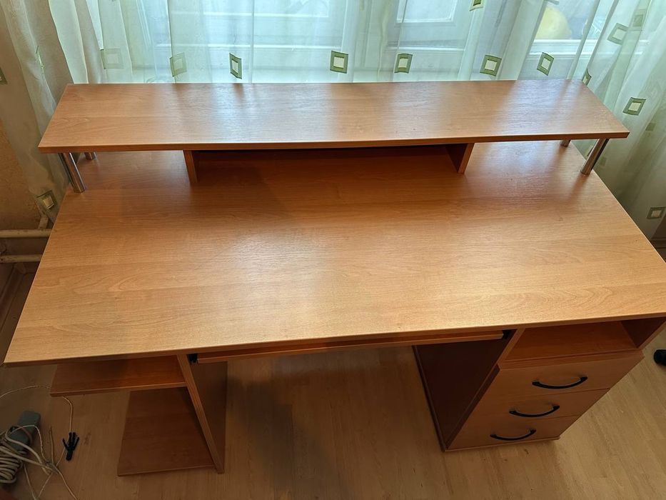 Продам компьютерный стол , иди для учёбы