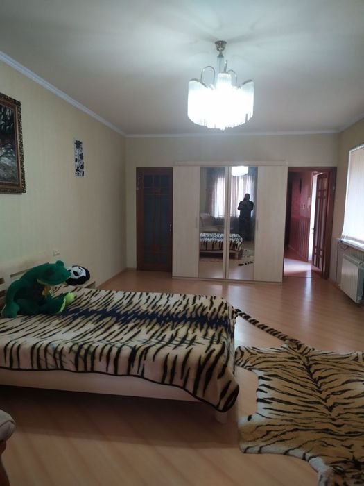 Сдам дом  на 2 входа , бомбоубежище,, гараж 4 к 250 м ! Малиновский р