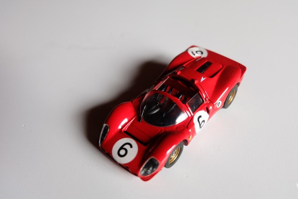 Miniatura Ferrari 330 P4