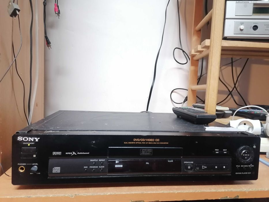 Odtwarzacz CD/DVD Sony DVP-S715 pilot