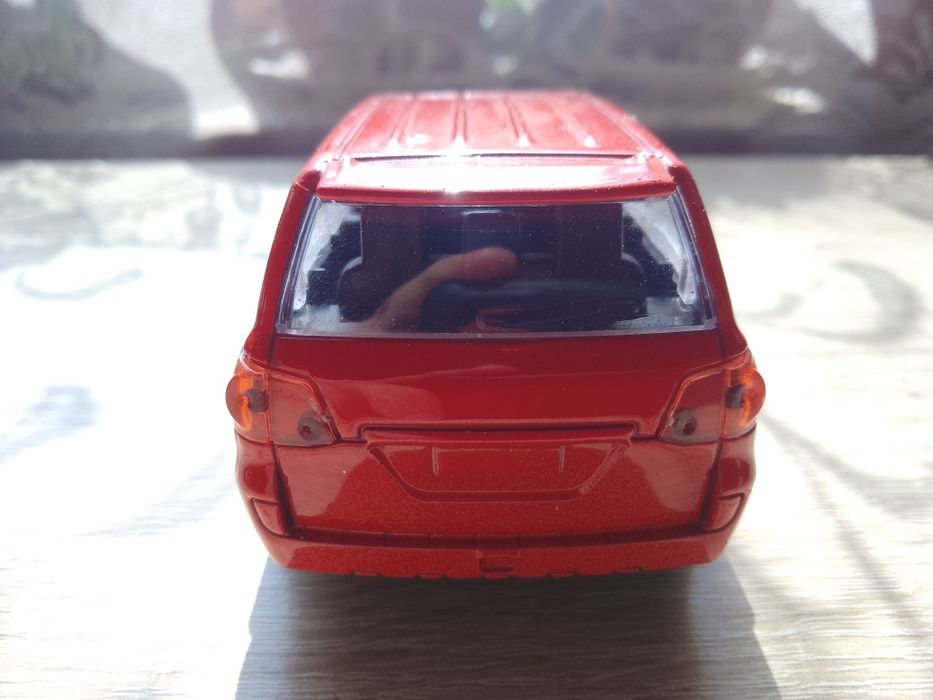Іграшкова машинка toyota land cruiser prado