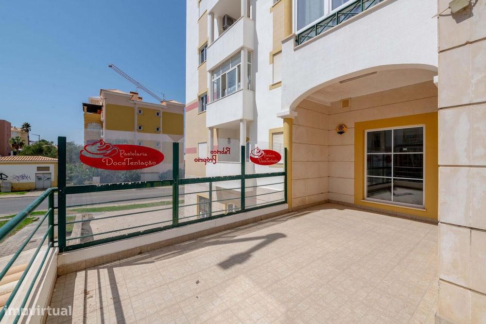 Espaço Comercial Licenciado no Centro de Lagos