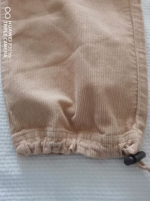 Calças veludo, cor grão, novas