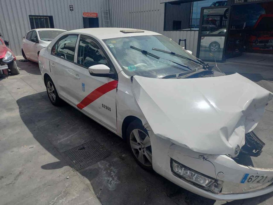 Porta Traseira Esquerda Skoda Rapid Nh