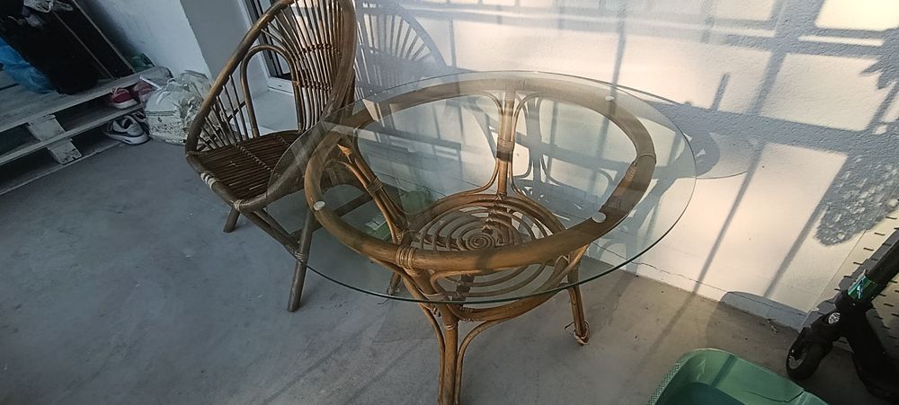 Sprzedam komplet krzesło/ fotel ora stolik