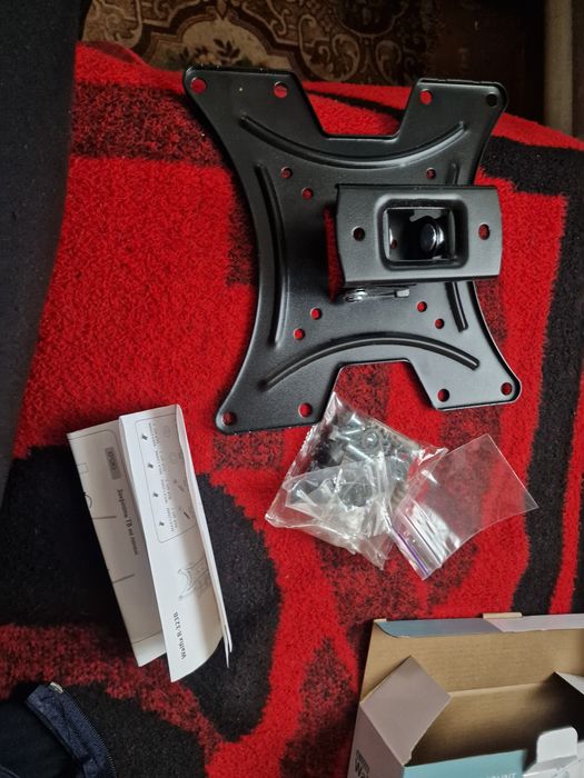 настенное крепление на телевизор 15-42 дюйма  с коробкой