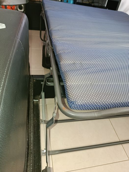 Sofá chaise longue com cama