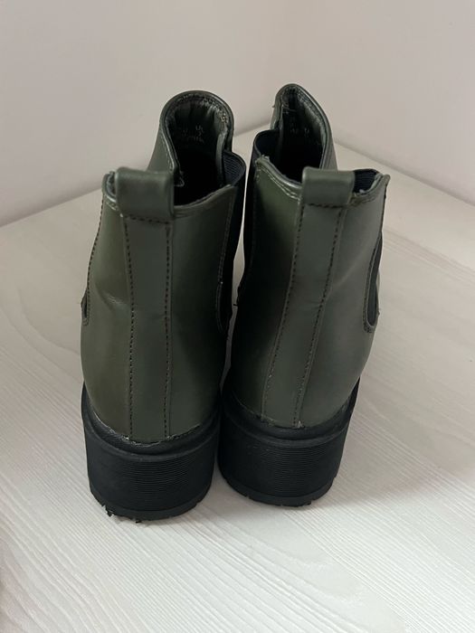 Жіночі ботінки демі з утепленням