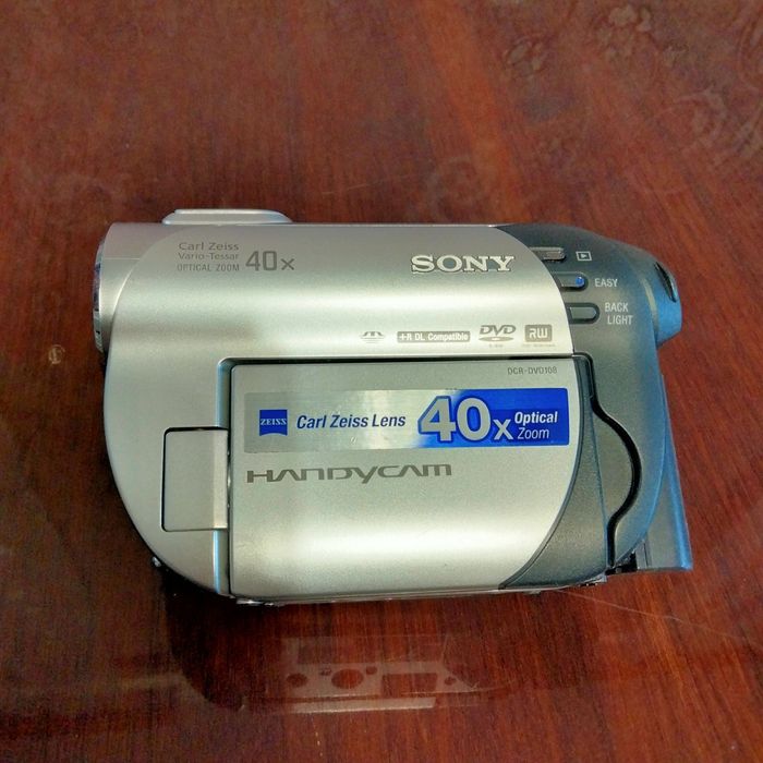 Відеокамера SONY Handycam DCR-DVD 108.