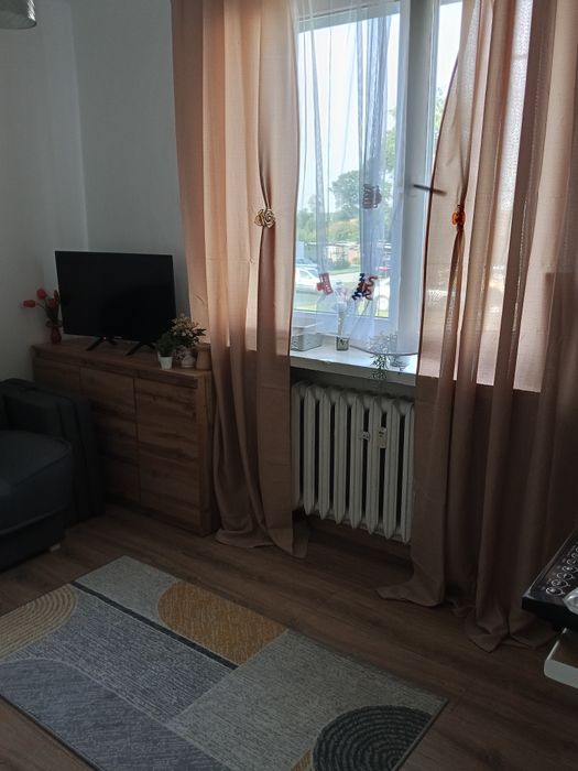 ..Kawalerkę,pokój z aneksem kuchennym,łazienka,korytarz,wysoki parter,świeżo po remoncie,nowe meble,nieużytkowana przez nikogo,Księga Wiecz.Blok