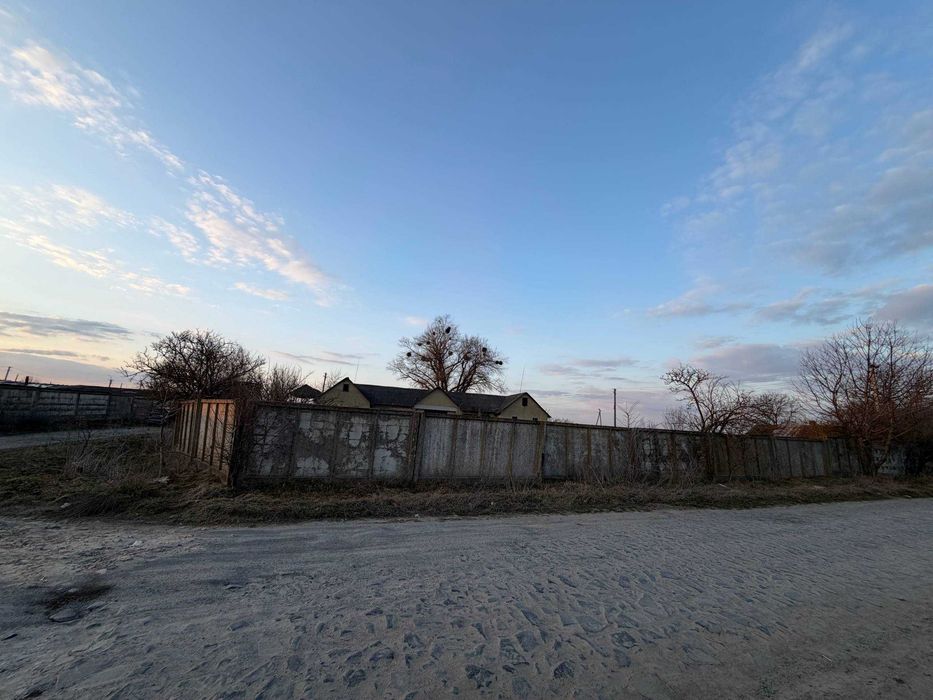 Фасадна комерційна будівля 350 м²