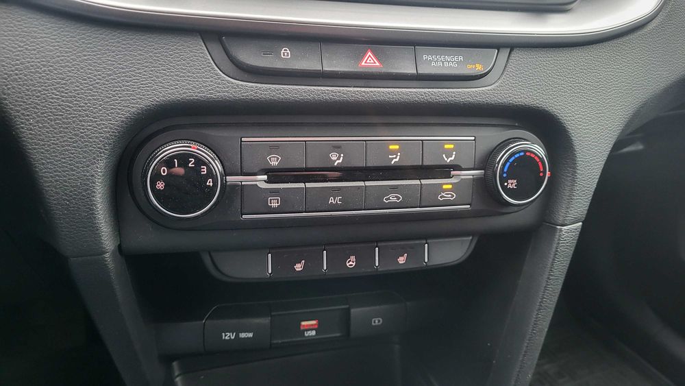 Авто Kia Ceed 1.6