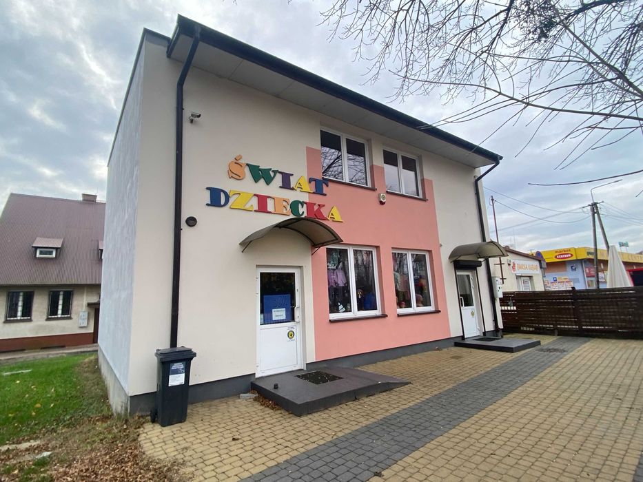 Budynek handlowo-usługowy w centrum Glinojecka przy trasie S60