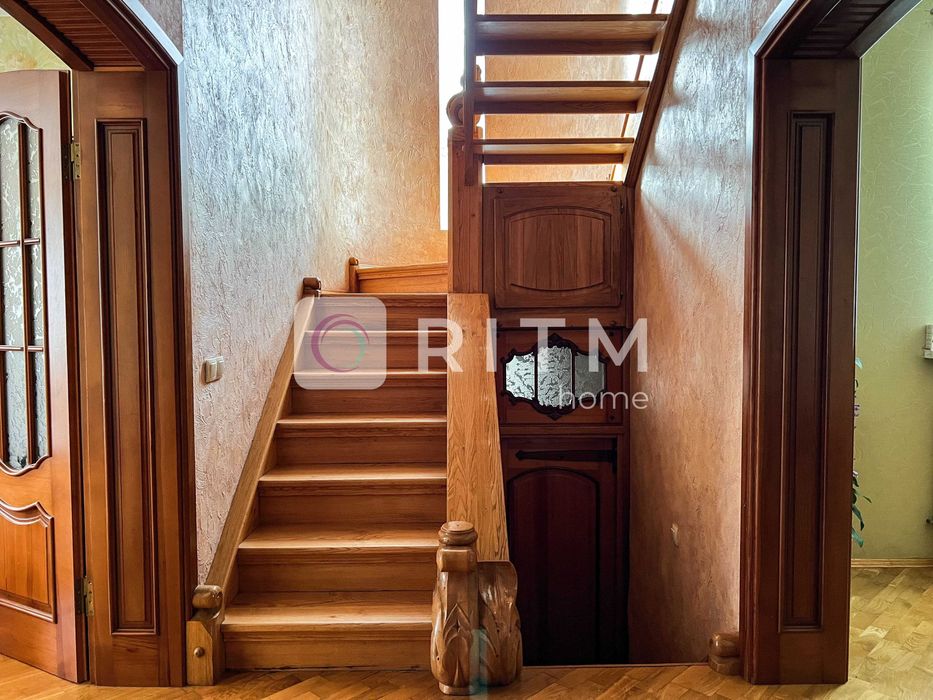 Продаж простoрого будинку з ремонтом у Луцьку!