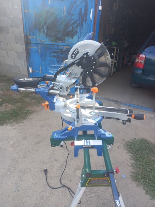 Продам торцовочною пилу.