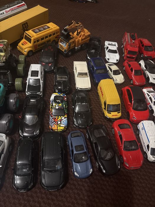 коллекция литых игрушечных автомобилей