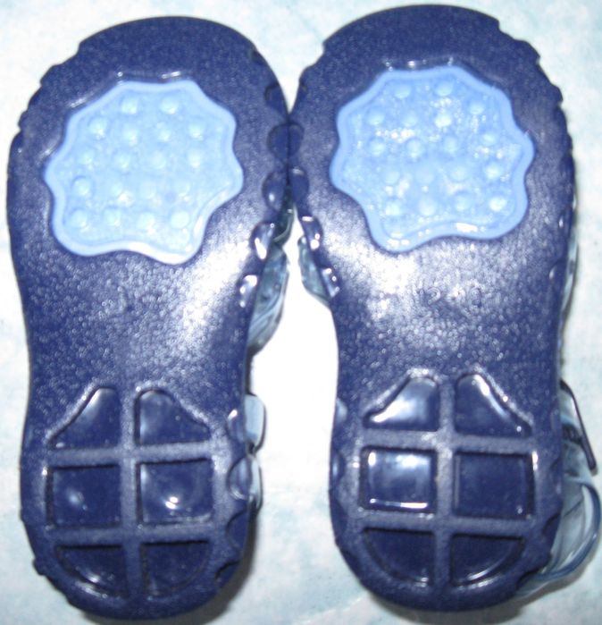 Sandałki dziewczęce.