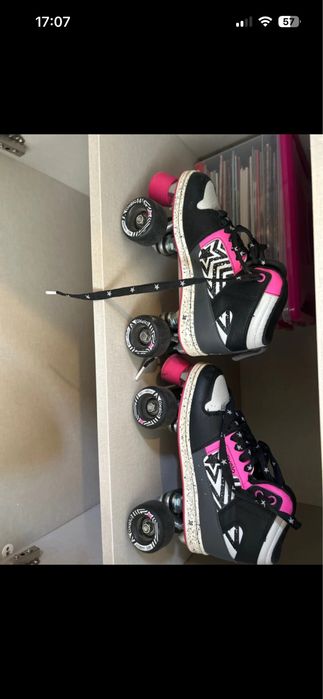 Patins oxelo cor de rosa e pretos