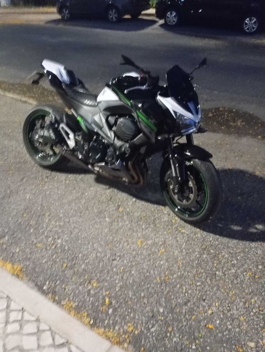 Mota Kawasaki ZR800