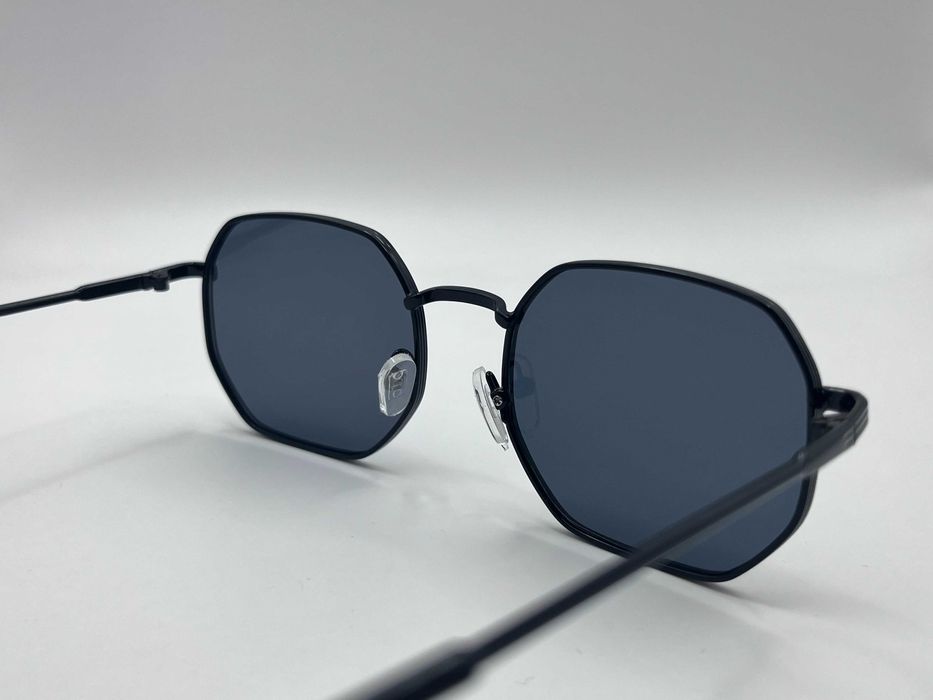 Czarne okulary przeciwsłoneczne z granatowe uniseks geometryczne