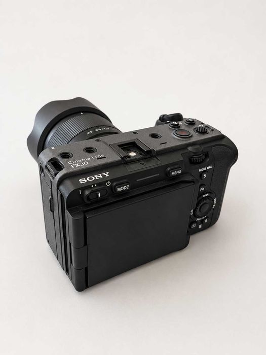 Sony FX30 + Viltrox AF 35mm f/1.7 + Bateria Original + Carregador