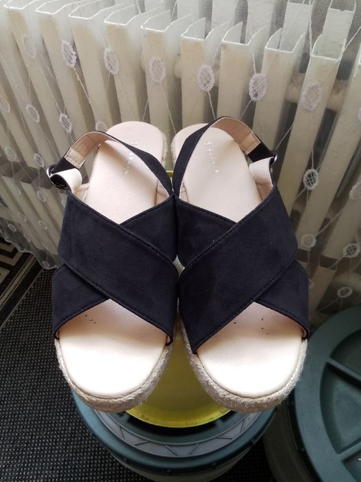 Продам Жіночі Босоніжки