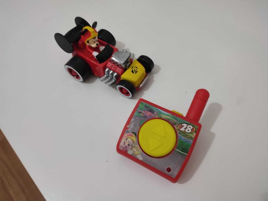 Carro telecomandado Mickey e os super pilotos pequeno 12cm