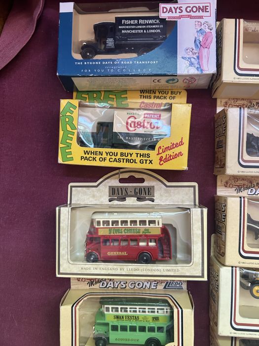 Carros miniatura Lesney e Days Gone
