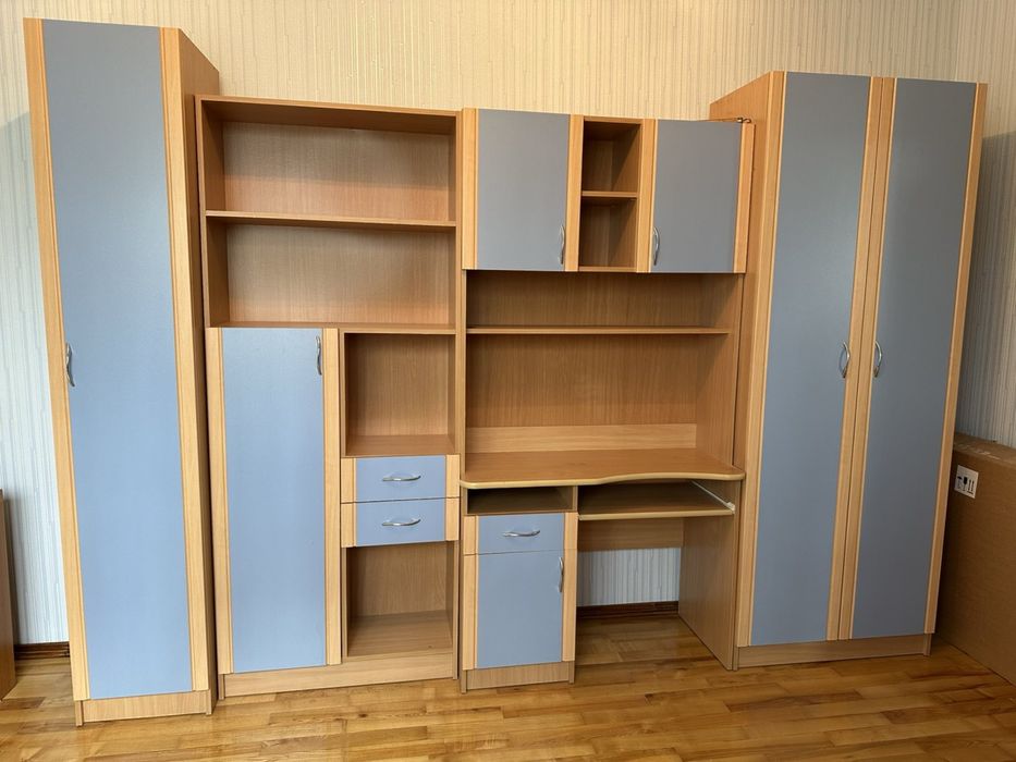 Комплект меблів в дитячу кімнату